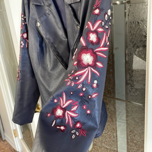 Guess Embroidered Jacket - Picture 3 of 6